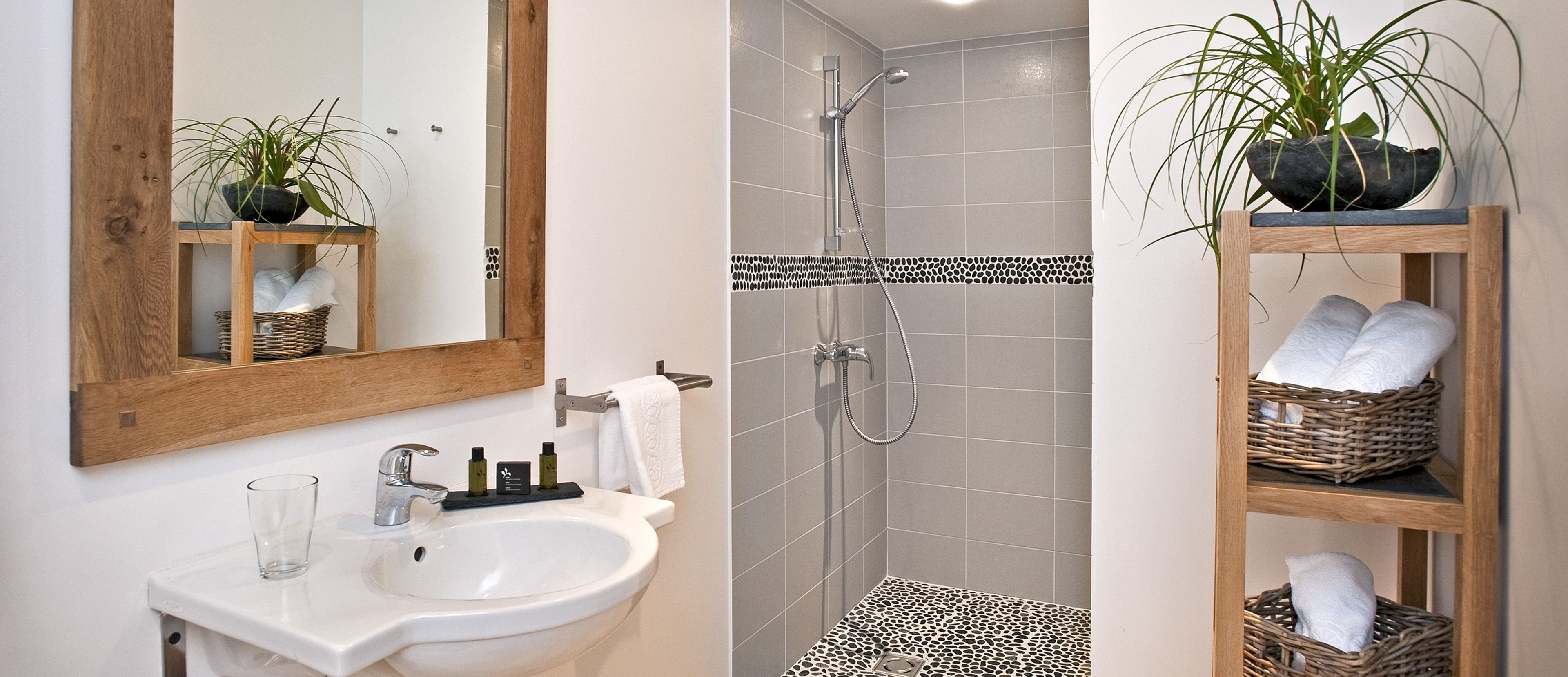 superior double room | bathroom | shower, free toiletries, hair dryer, towels