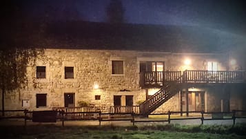 Façade de l’hébergement - soirée/nuit