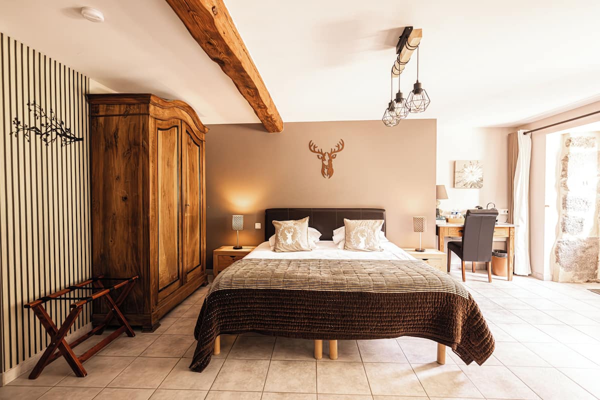 Superior Triple Room | Individually decorated, individually furnished, blackout drapes