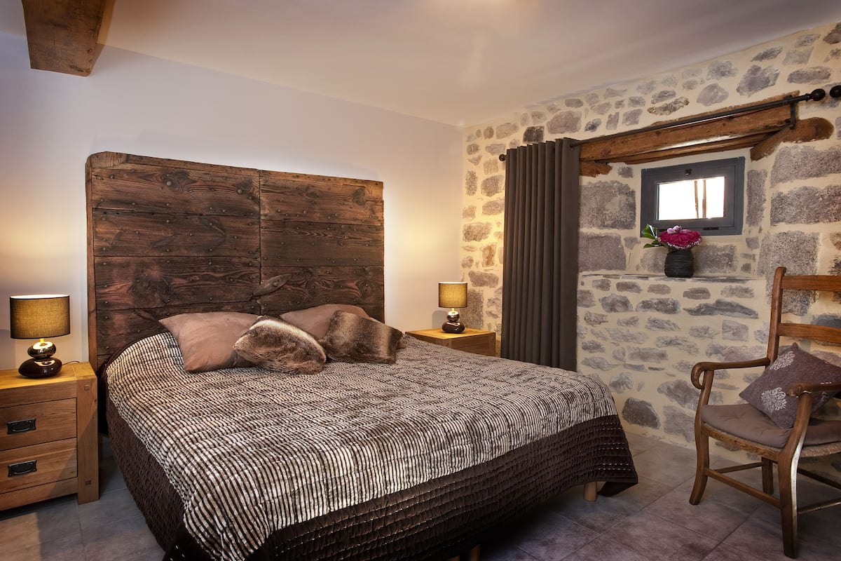 Superior Double Room | Individually decorated, individually furnished, blackout drapes