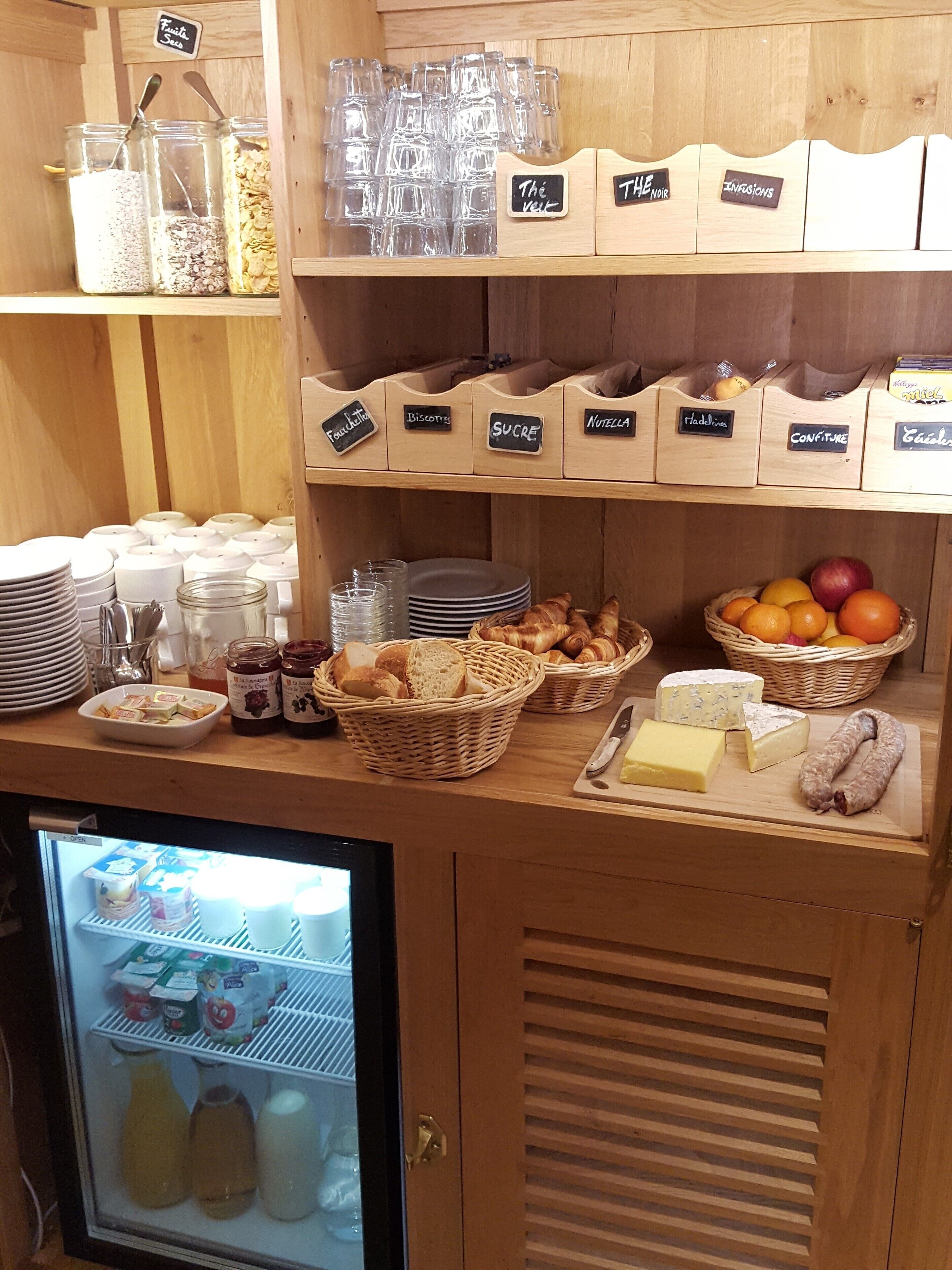 Dagelijks ontbijtbuffet (EUR 12.00 per persoon)