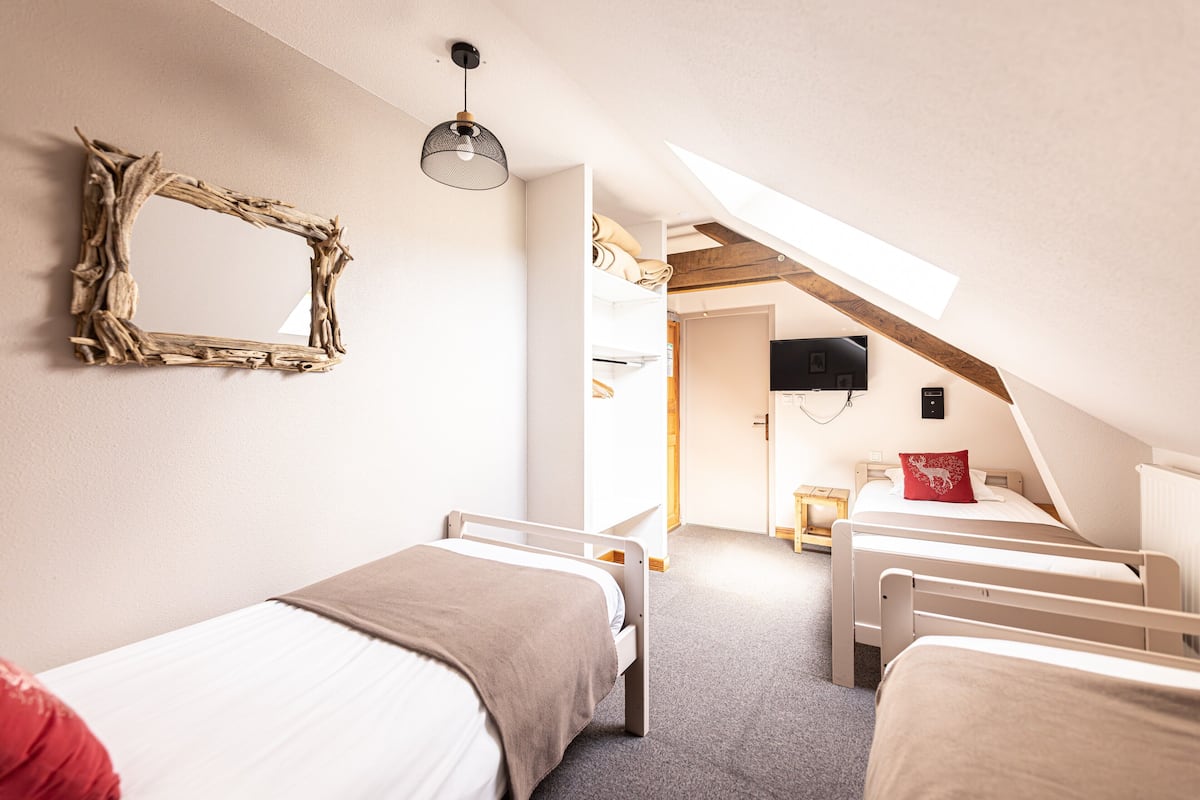 Comfort Triple Room | Individually decorated, individually furnished, blackout drapes