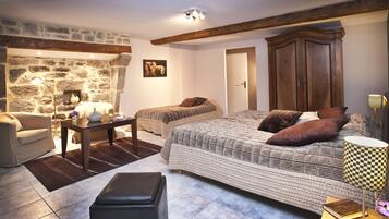 Superior Triple Room | Individually decorated, individually furnished, blackout drapes