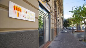 A hotel entrance with a sign reading "Suite Catalani" and a visible door. - Suite Dei Catalani (Naples)