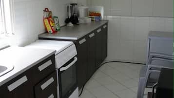 Executive Double Room, 1 Queen Bed, Non Smoking | Private kitchen