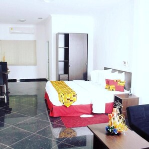 Executive Double Room, 1 Queen Bed, Non Smoking | Desk, free WiFi, bed sheets - PSB Guest House (Accra)
