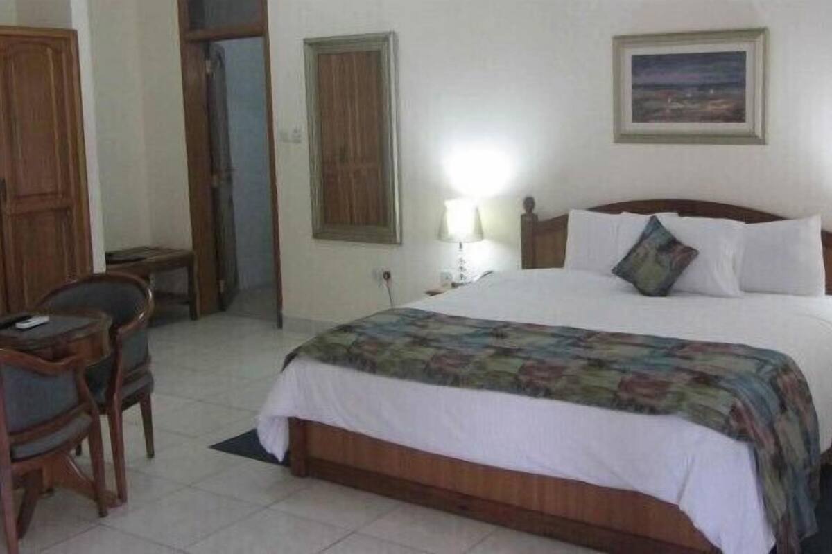 Standard Double Room, 1 Queen Bed, Non Smoking | Desk, WiFi (free), bed sheets