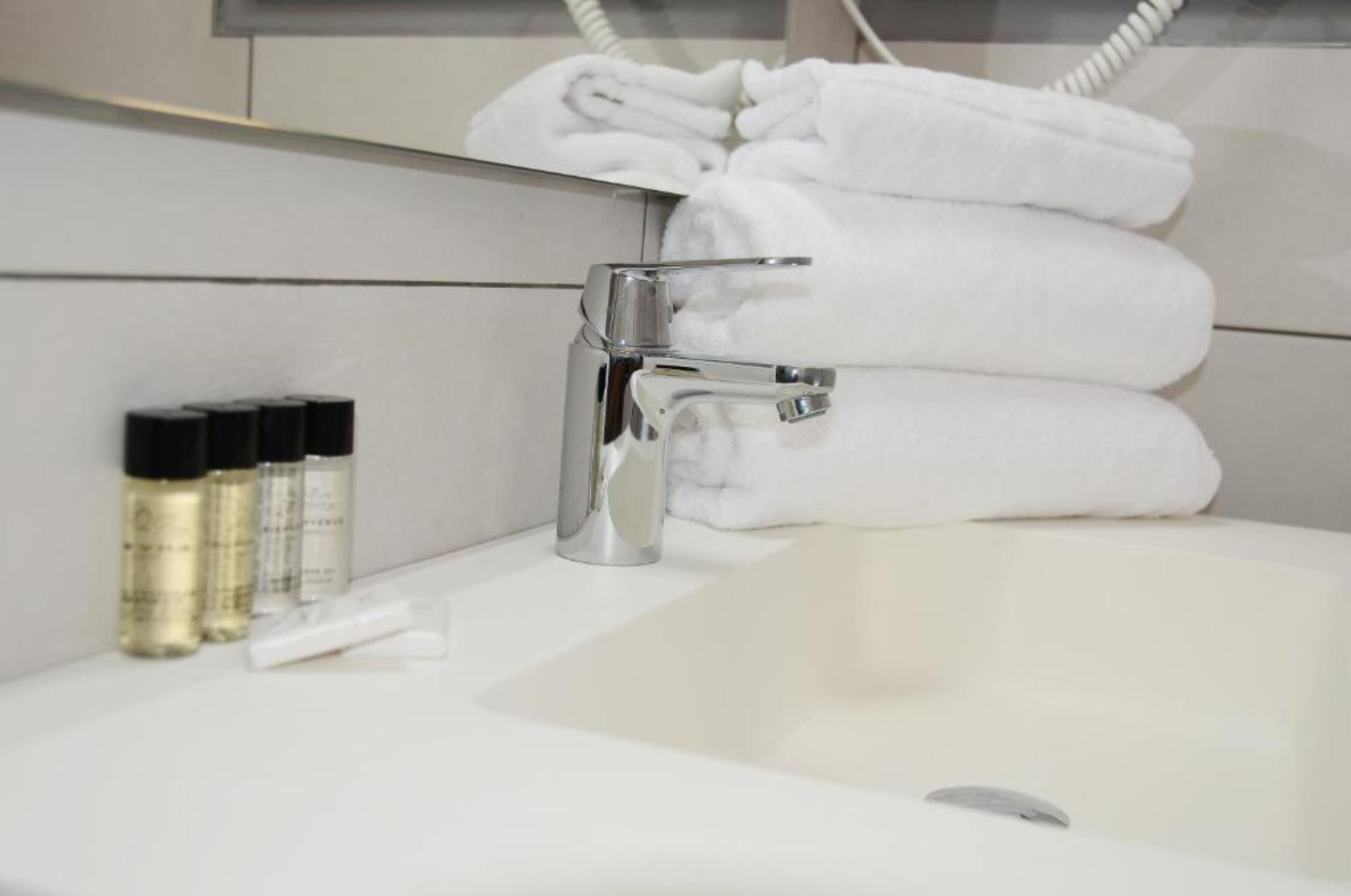 superior double or twin room, terrace | bathroom | shower, rainfall showerhead, free toiletries, hair dryer