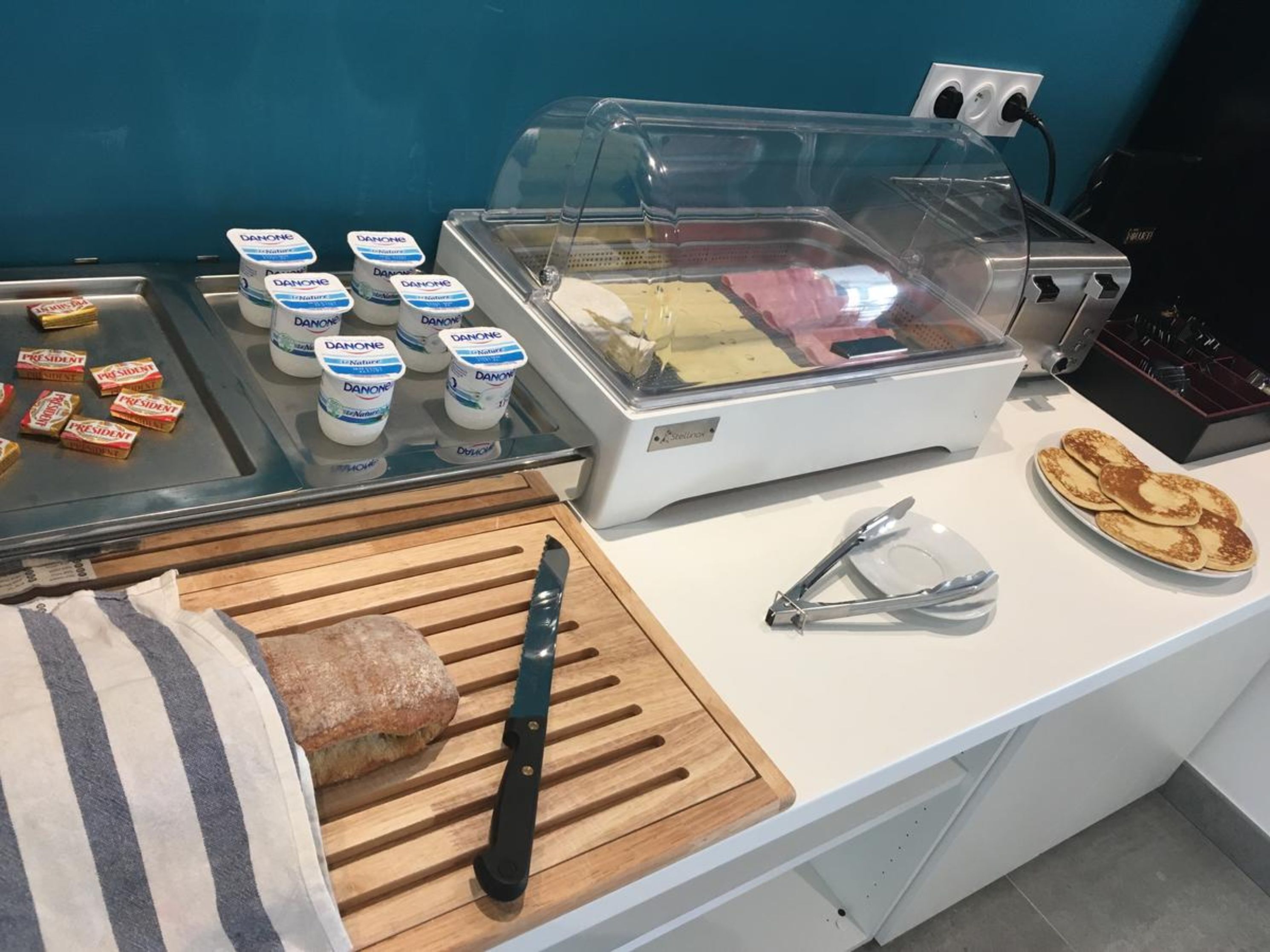 daily buffet breakfast (eur 18 per person)