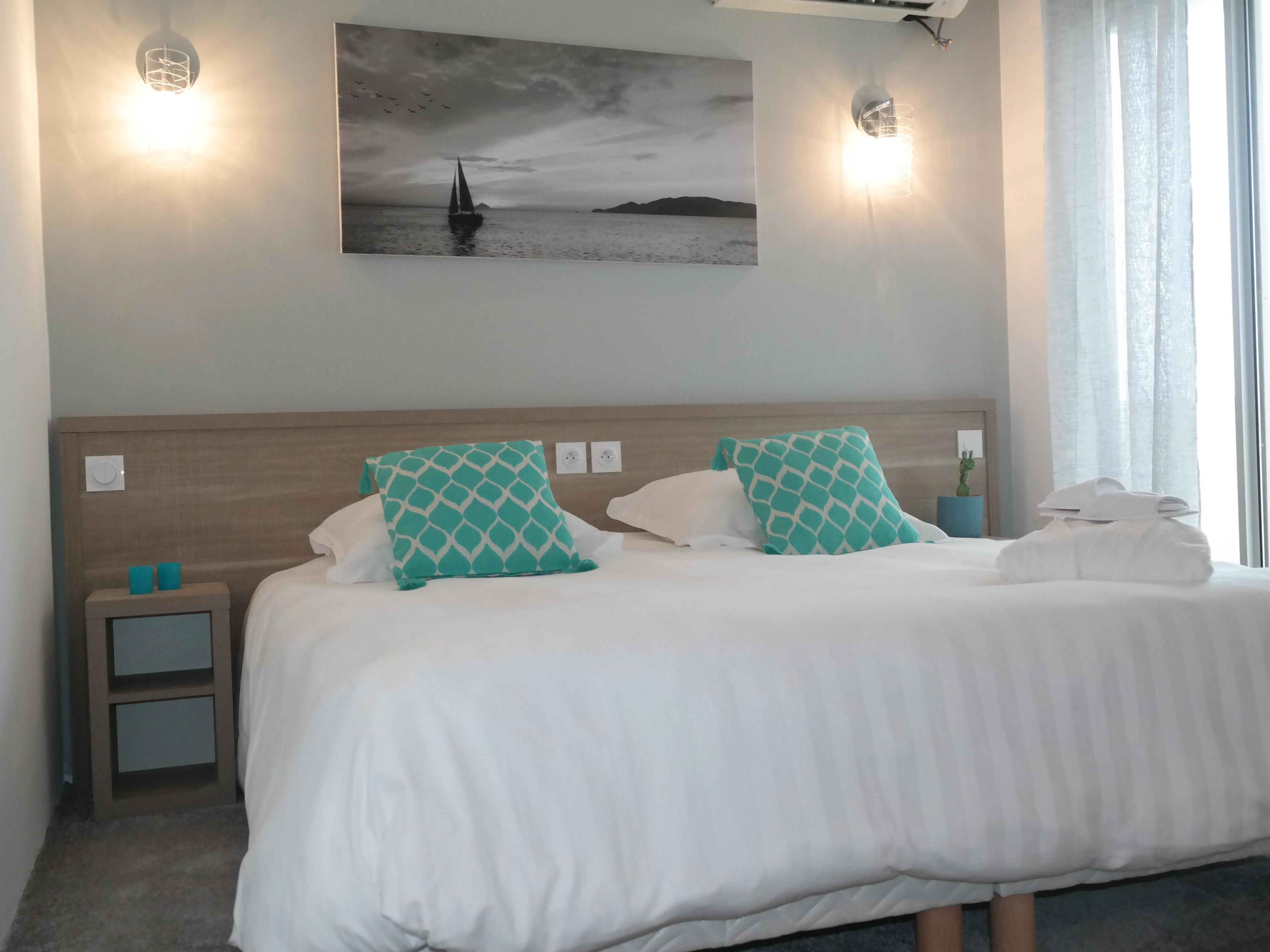 premium bedding, in-room safe, desk, soundproofing