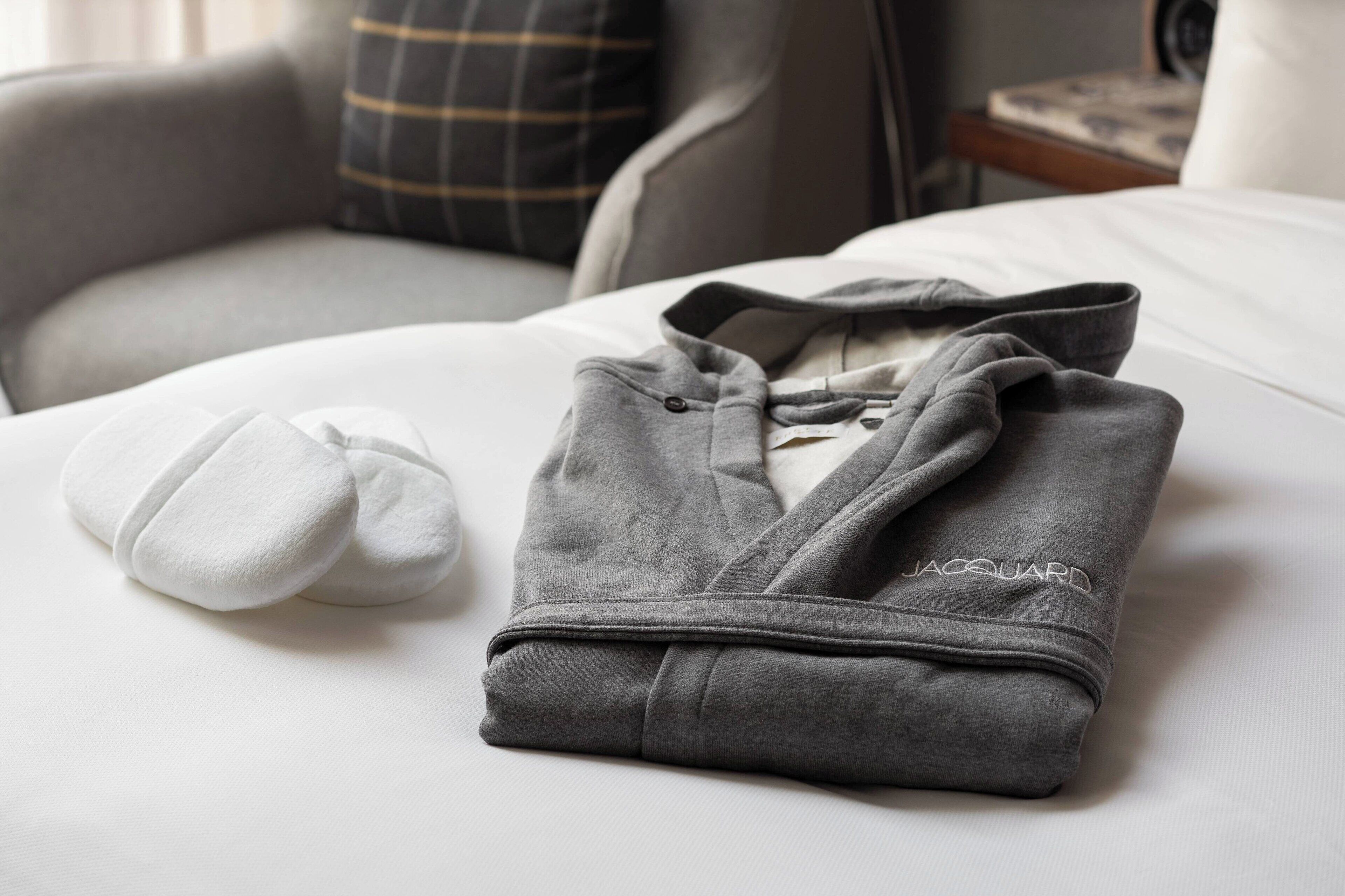 1 bedroom, premium bedding, down duvets, minibar