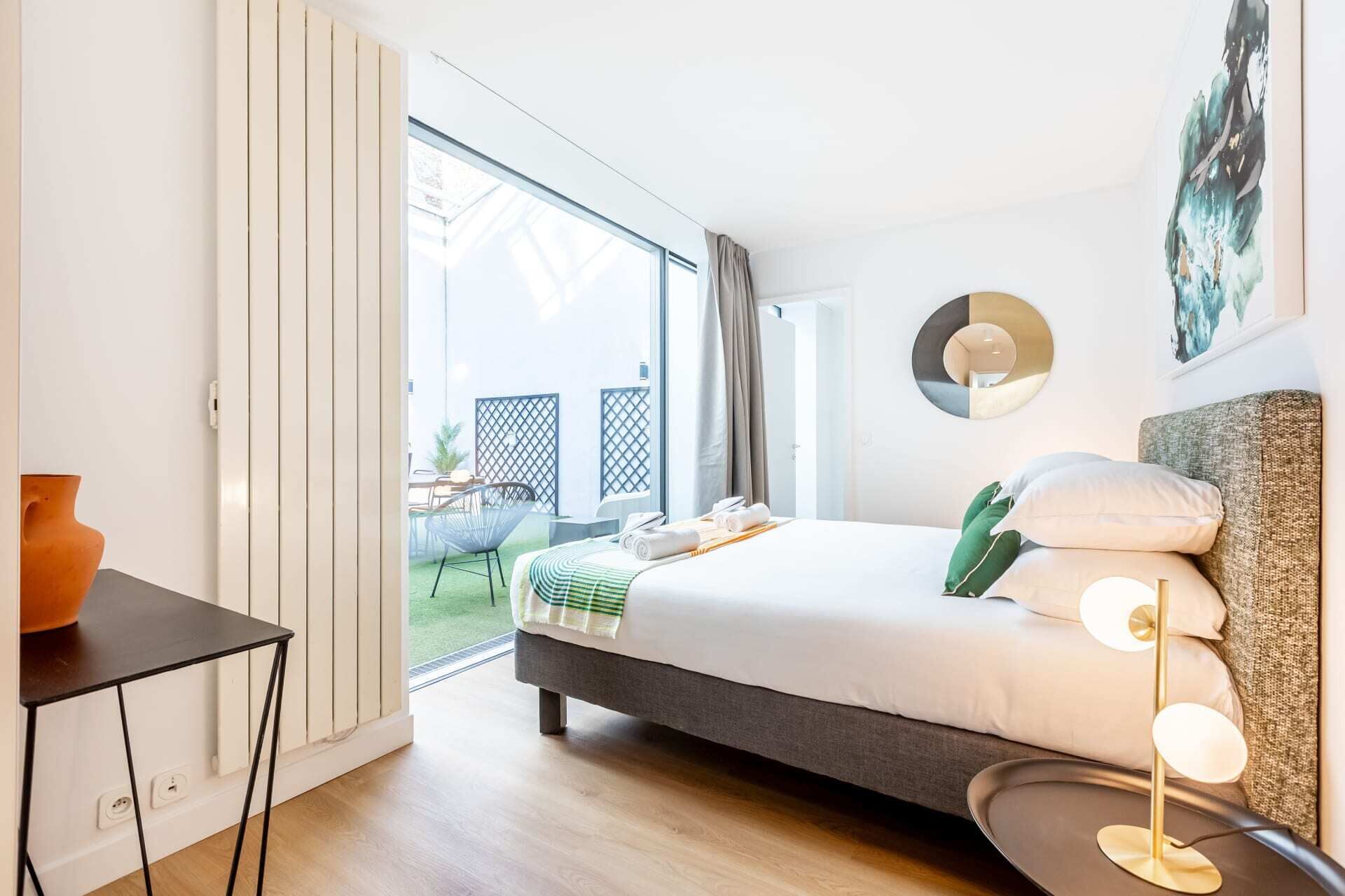 4 slaapkamers, een bureau, een strijkplank/strijkijzer, gratis wifi