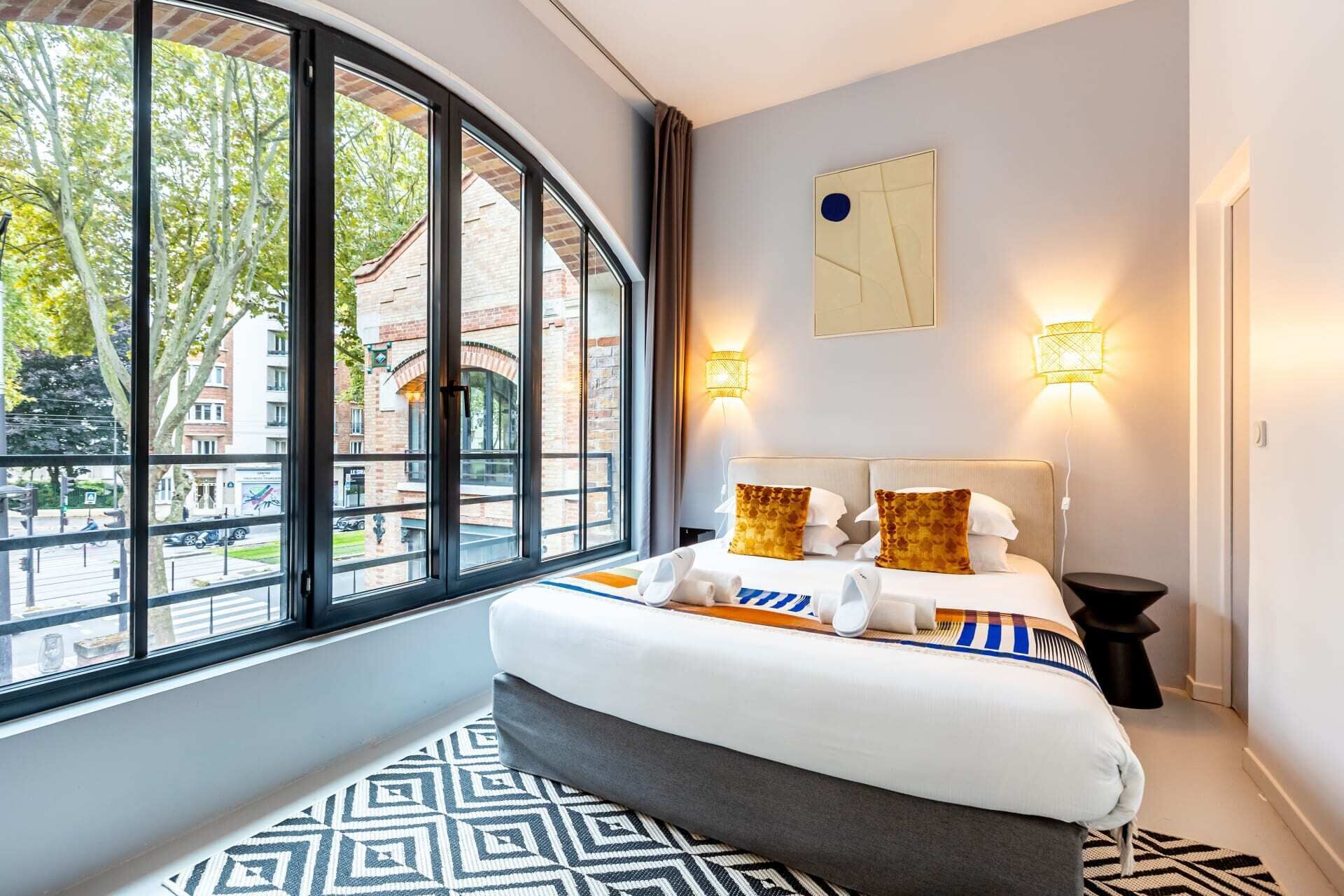 3 bedrooms, iron/ironing board, WiFi (free), bed sheets