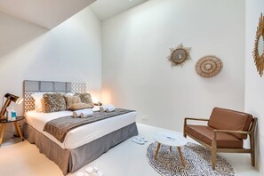 3 habitaciones, escritorio, tabla de planchar con plancha y wifi gratis 