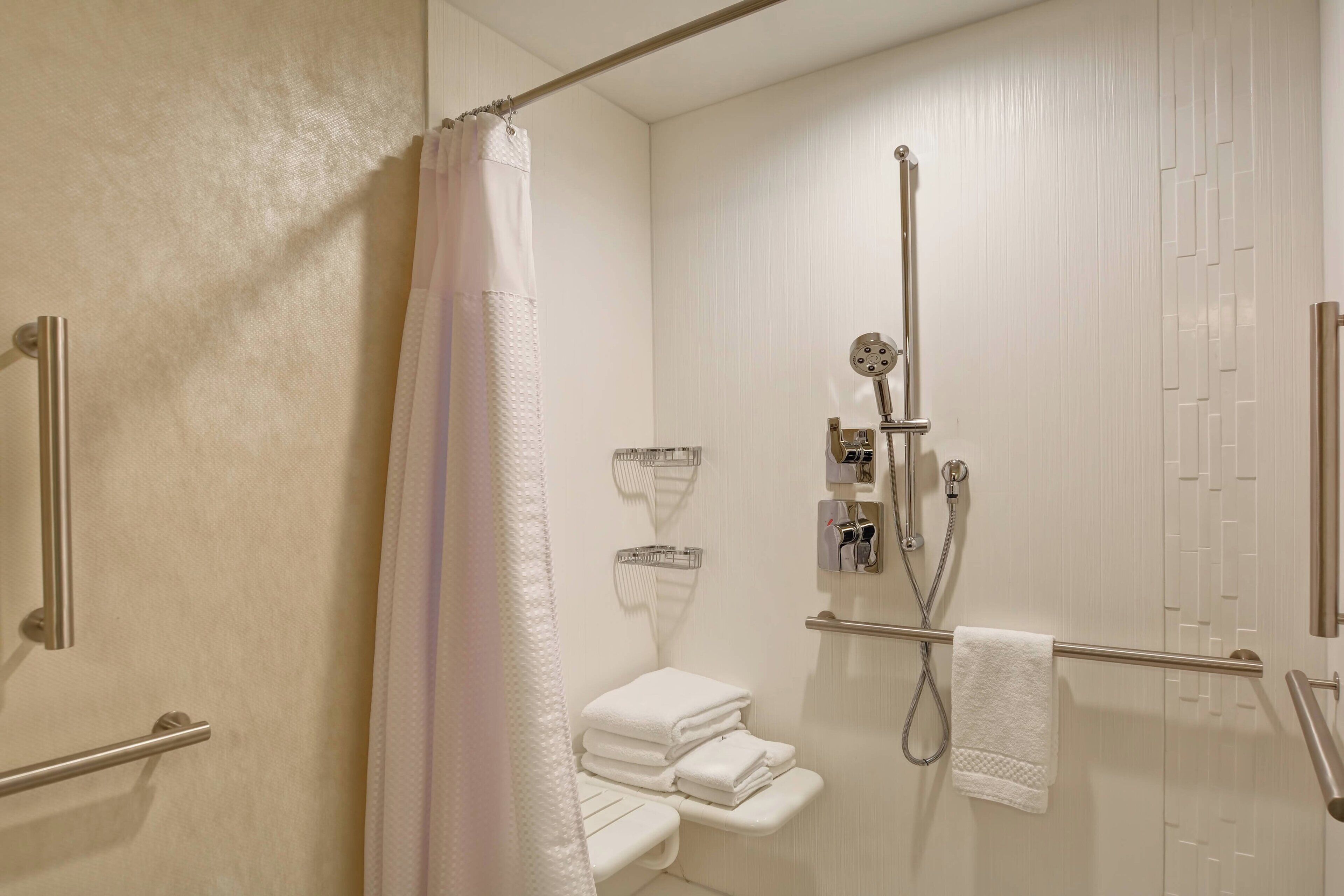 shower, hydromassage showerhead, free toiletries, hair dryer