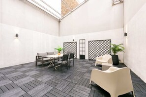 屋外ダイニングエリア