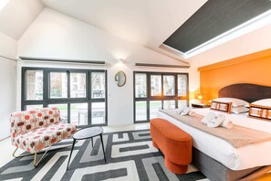 2 slaapkamers, een bureau, een strijkplank/strijkijzer, gratis wifi