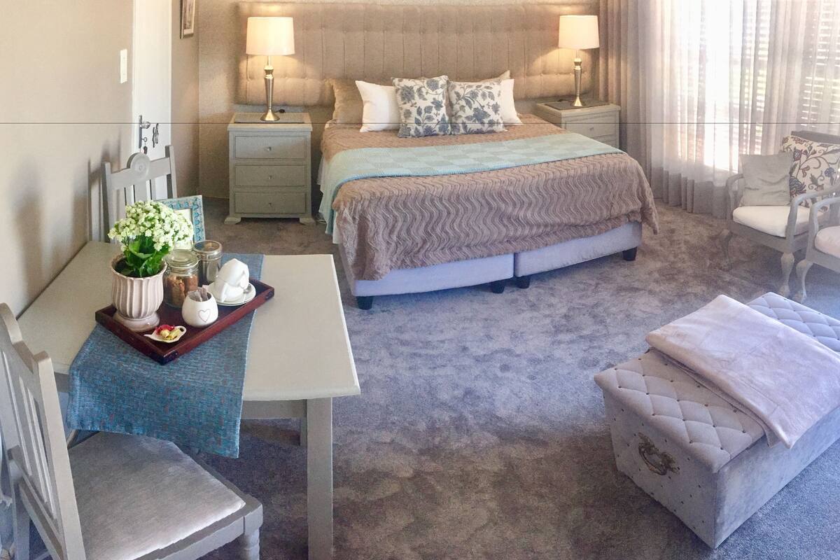 Comfort Penthouse, City View | Minibar, desk, iron/ironing board, free WiFi