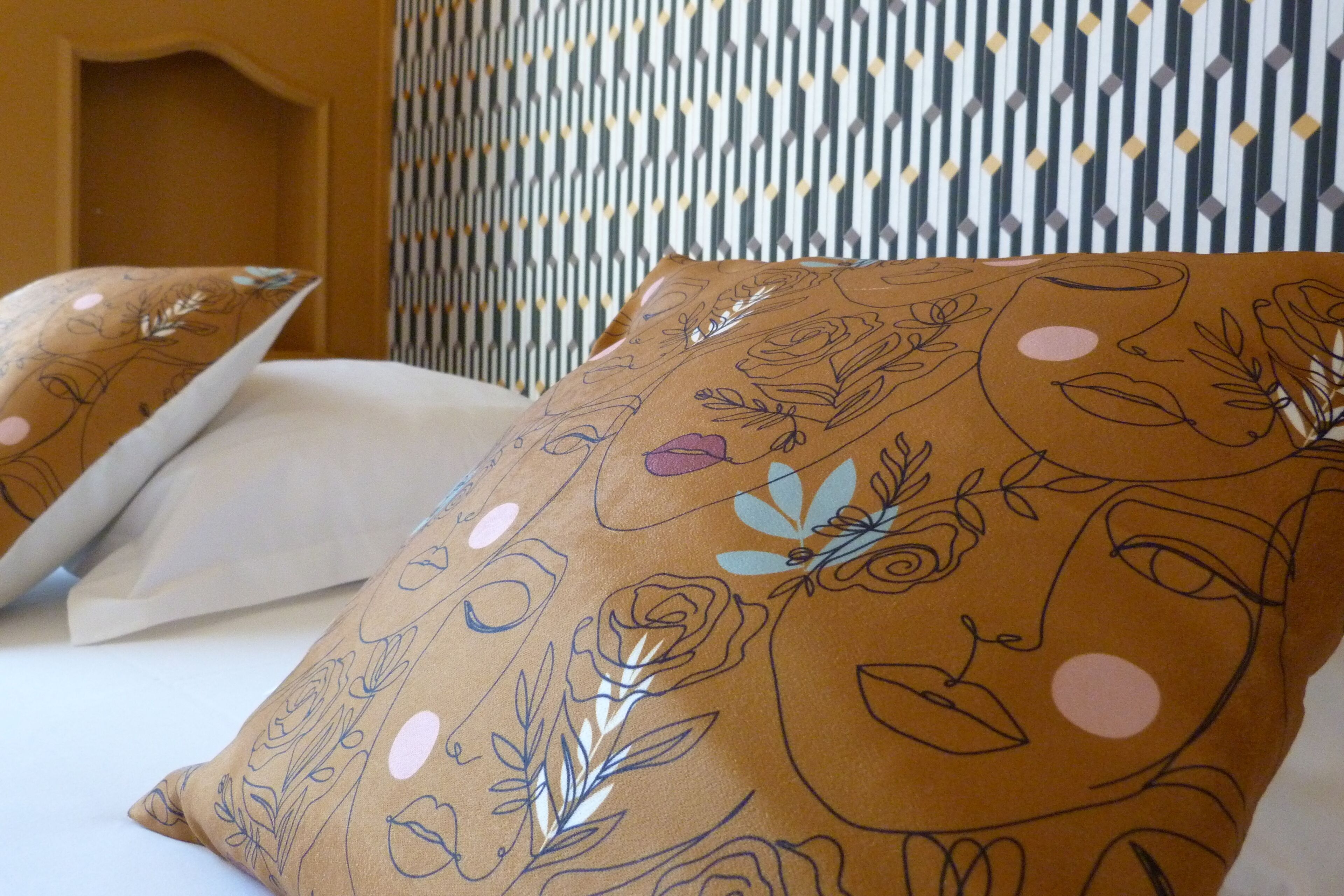 standard double room | 1 bedroom, in-room safe, desk, blackout curtains