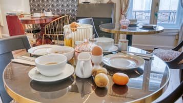 Petit déjeuner servi tous les jours en supplément