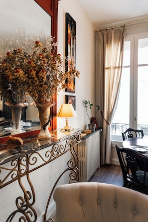 Daily local cuisine breakfast for a fee - Hôtel Le Bretagne (Vannes)