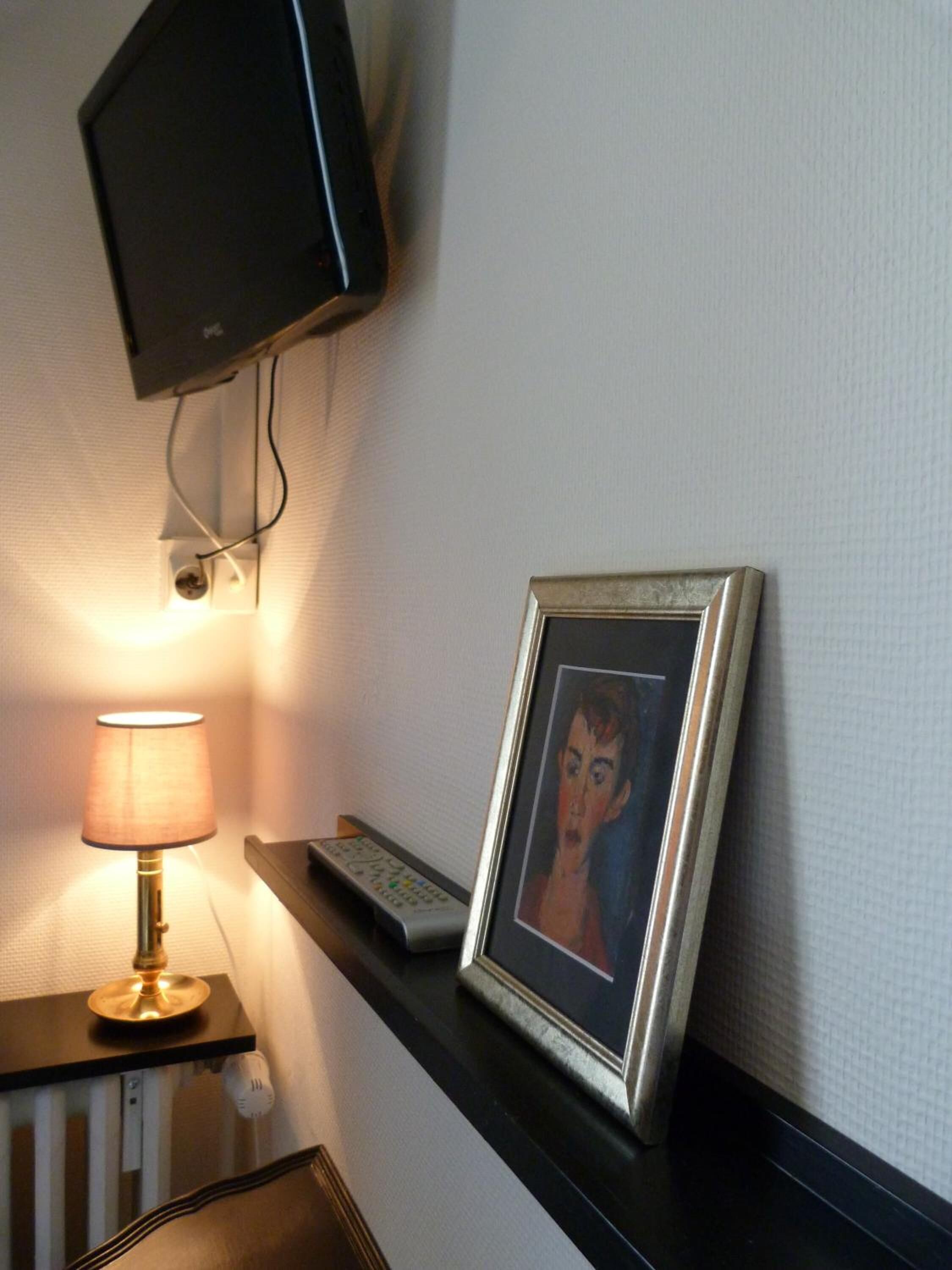 standard double room | 1 bedroom, in-room safe, desk, blackout curtains