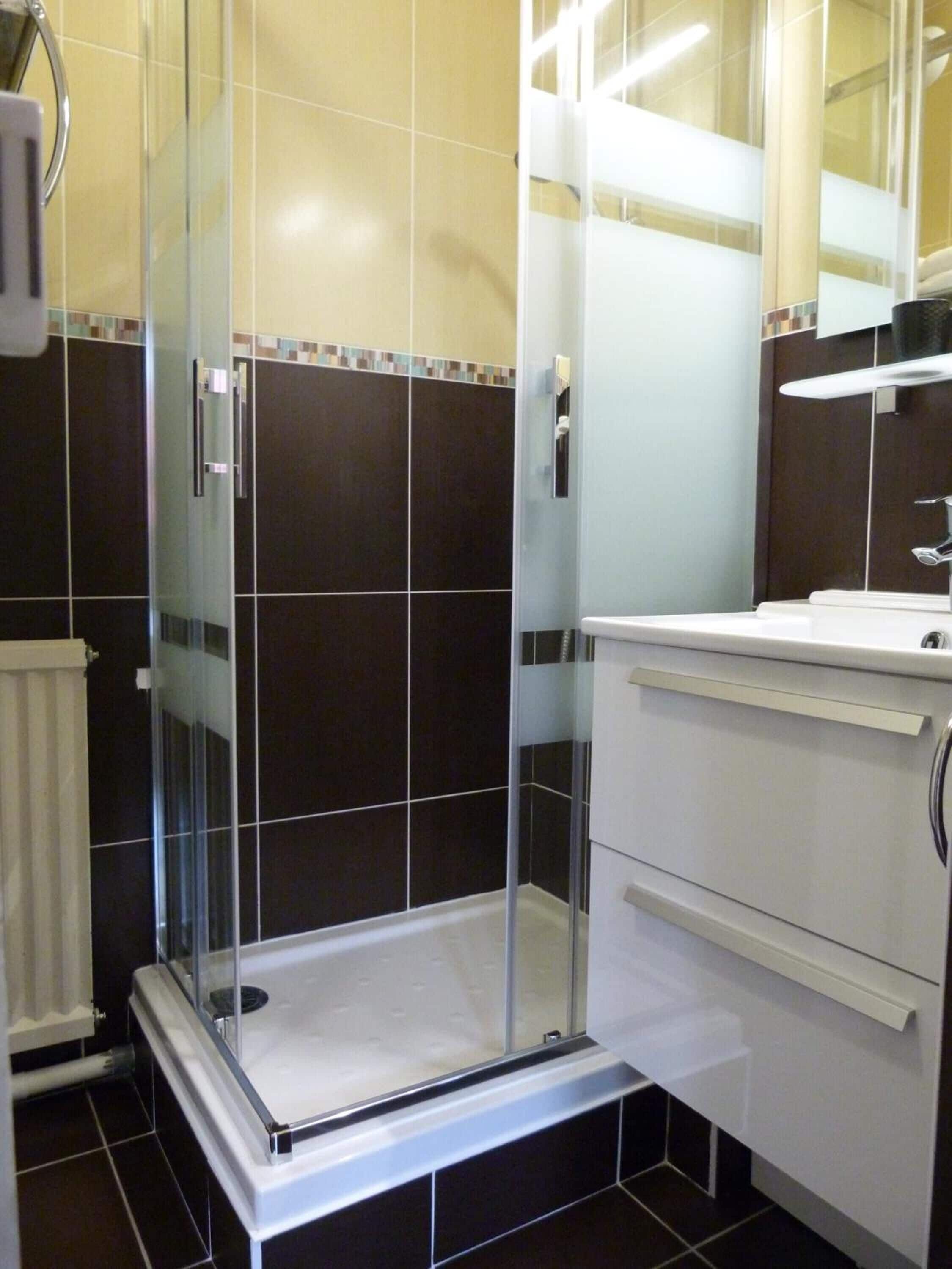 superior double room | bathroom | shower, free toiletries, hair dryer, towels