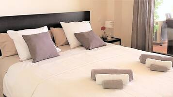 2 bedrooms, iron/ironing board, free WiFi, bed sheets