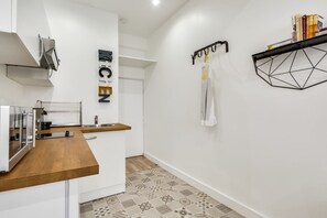 Fridge, microwave, stovetop, coffee/tea maker - Sweett | Aboukir II - Studio Apartment, Sleeps 2 (Paris)