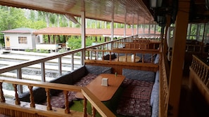 2 restaurantes; se sirven desayunos