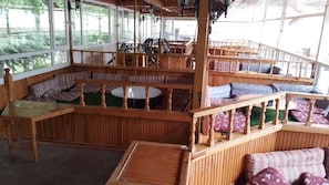 2 restaurantes; se sirven desayunos