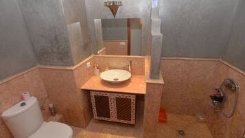 Family Penthouse, 3 Bedrooms, Accessible, Non Smoking | Bathroom | Shower, free toiletries, hair dryer, bidet