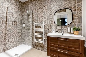 Hårføner og håndklær