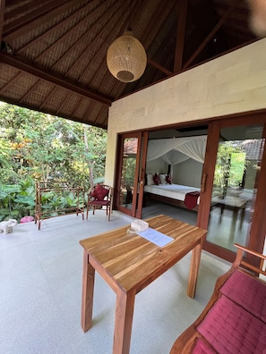Superior Air Con Cottage | Terrace/patio - Sama's Cottages and Villas (Ubud)