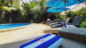 Outdoor pool, pool umbrellas, sun loungers