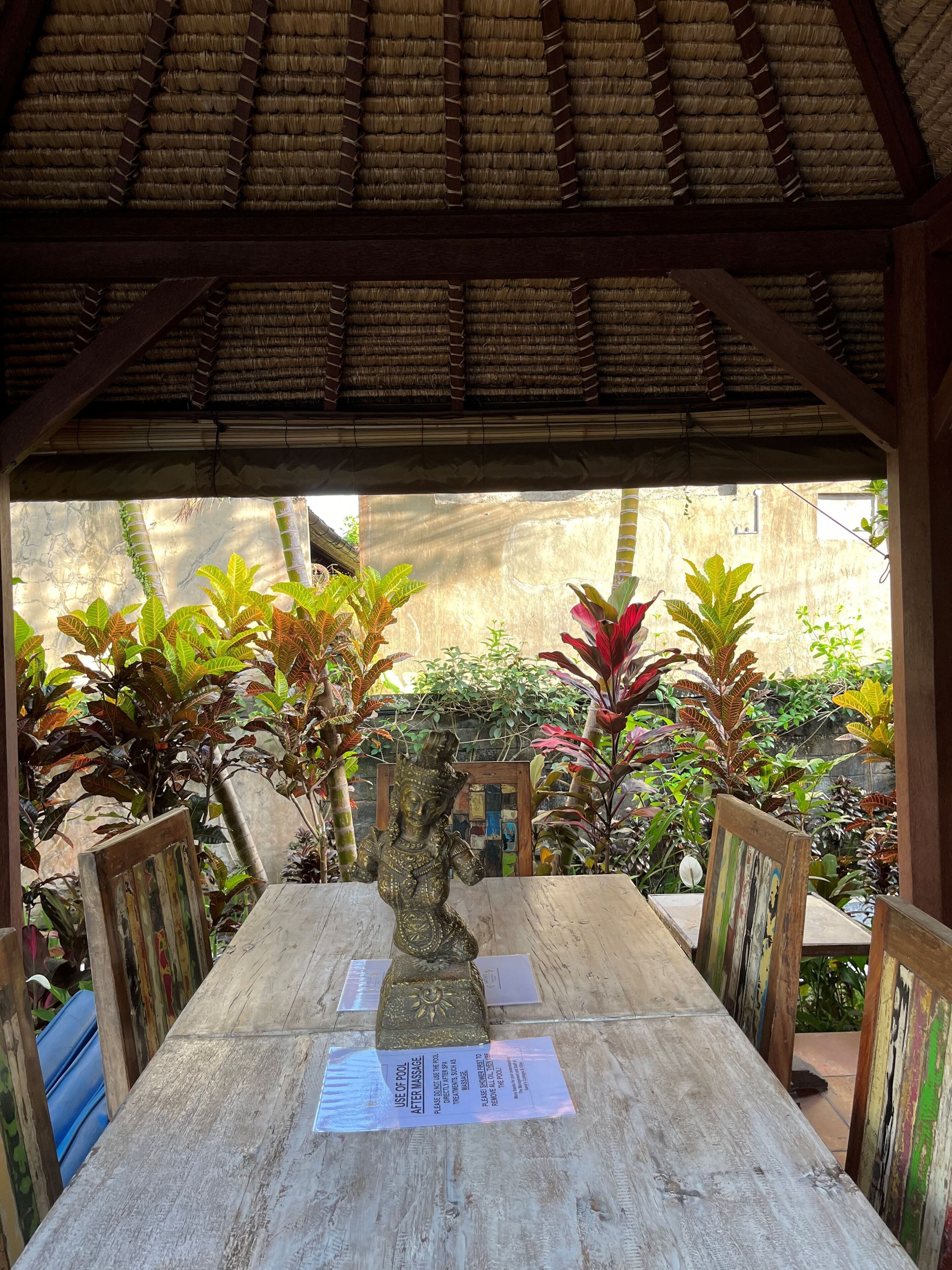 Breakfast, lunch, dinner served; local and international cuisine 