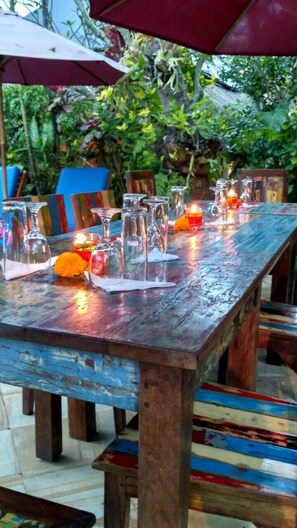 Breakfast, lunch, dinner served; local and international cuisine  - Sama's Cottages and Villas (Ubud)