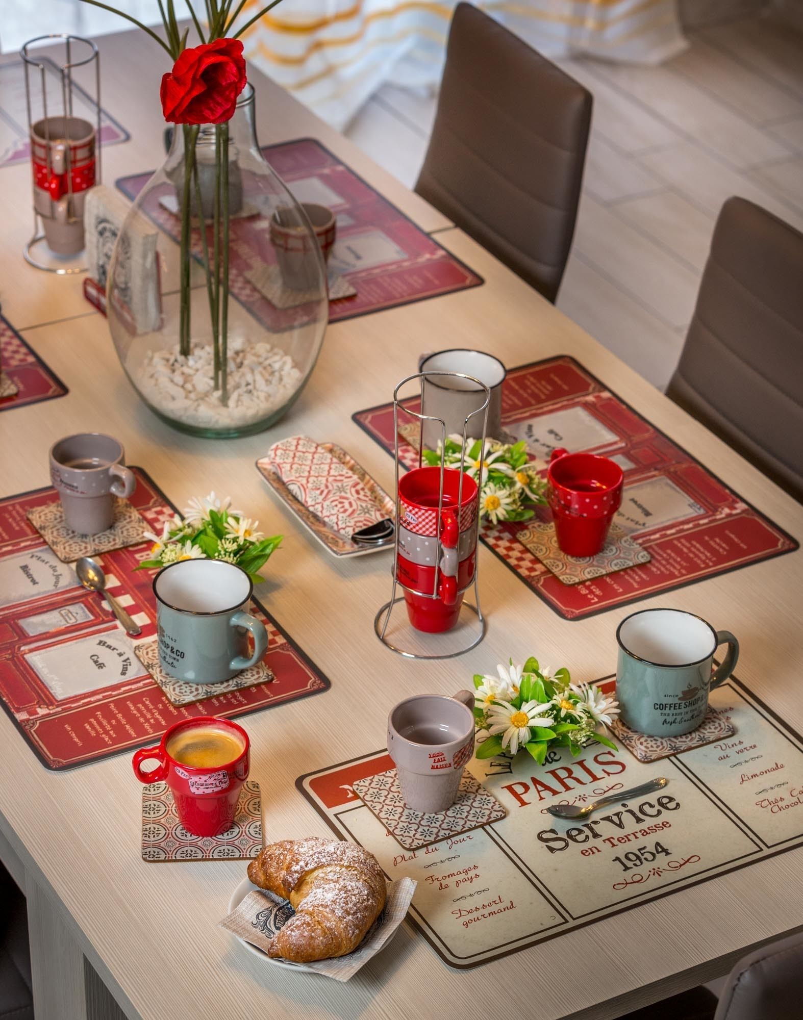 Peralatan tempat tidur premium, meja, kalis bunyi, Wi-fi percuma 