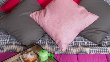 Familienzimmer | Hochwertige Bettwaren, Schreibtisch, schallisolierte Zimmer