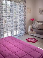 Family Room | Premium bedding, desk, soundproofing, free WiFi