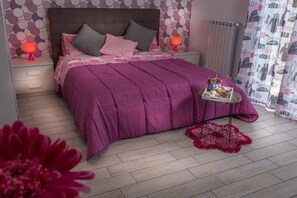 Kamar Keluarga | Seprai premium, meja kerja, kedap suara, dan Wi-Fi gratis