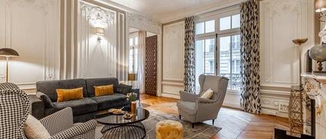 Televisión, chimenea