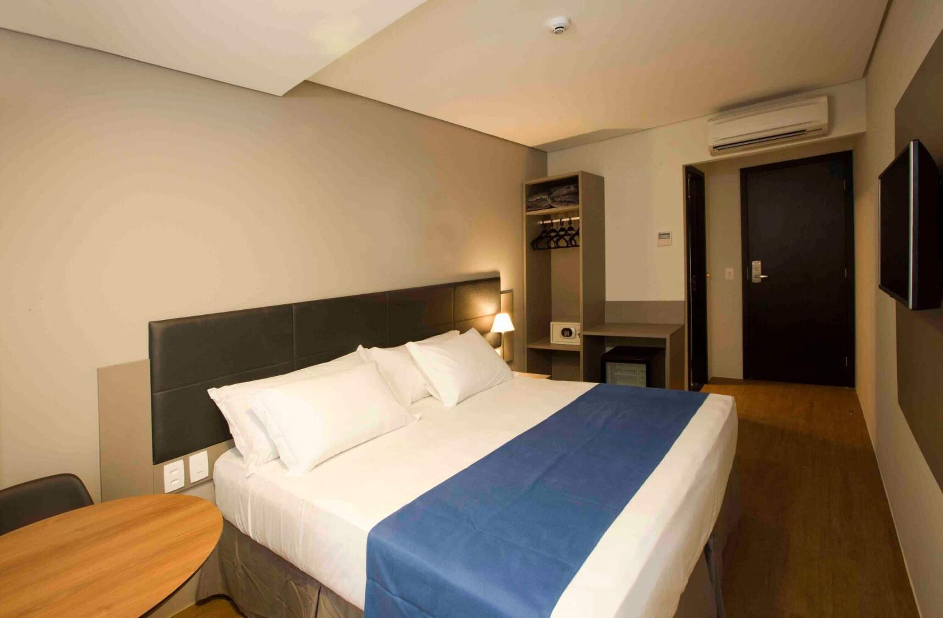 superior double or twin room | pillow-top beds, minibar, in-room safe, desk