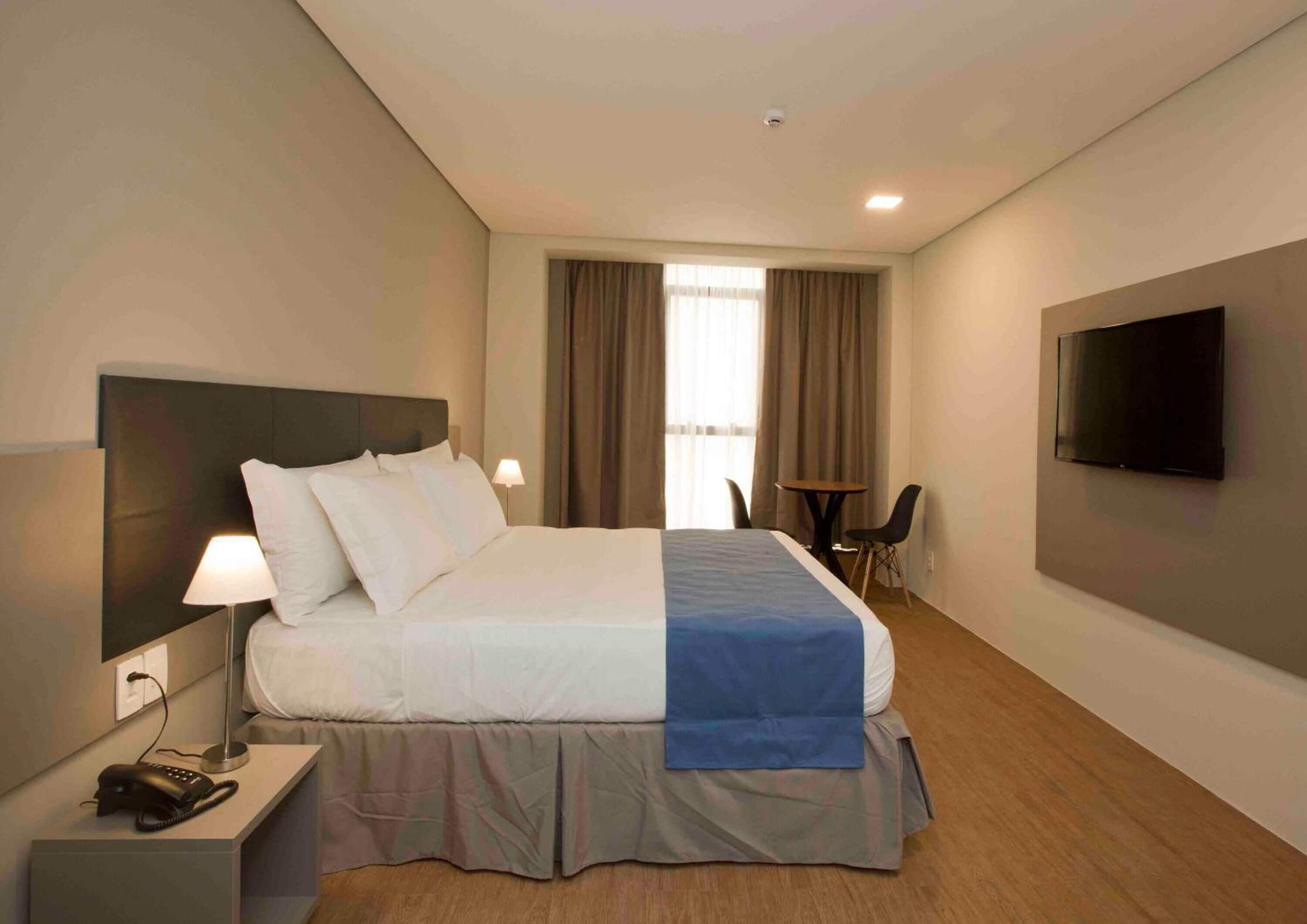 superior double or twin room | pillow-top beds, minibar, in-room safe, desk