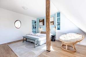 4 bedrooms, iron/ironing board, free WiFi, bed sheets