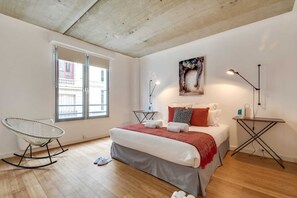 2 bedrooms, iron/ironing board, free WiFi, bed sheets - Sweett | Milan II - Two Bedroom Apartment, Sleeps 6 (Paris)