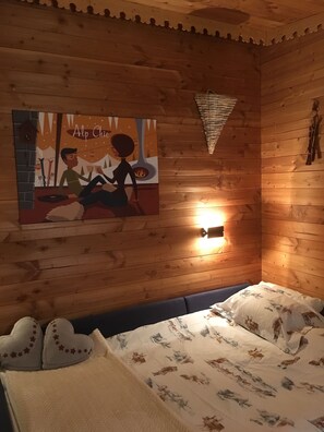2 bedrooms, iron/ironing board, WiFi