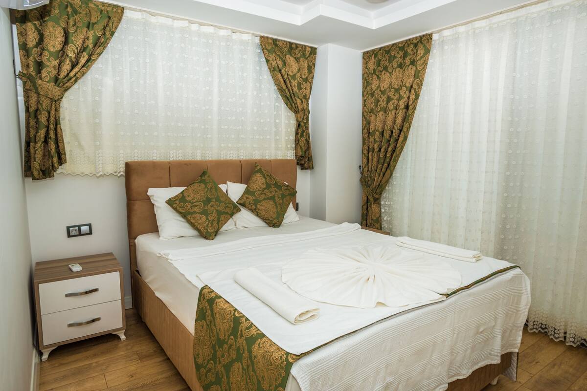 4 bedrooms, in-room safe, desk, iron/ironing board