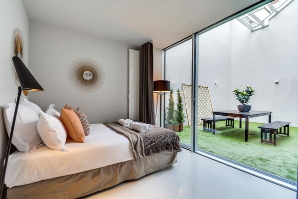 3 bedrooms, desk, iron/ironing board, free WiFi - Sweett | Brune III - Three Bedroom Apartment, Sleeps 8 (Paris)