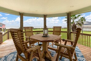 Outdoor dining - Miller's Landing (Port Bolivar)